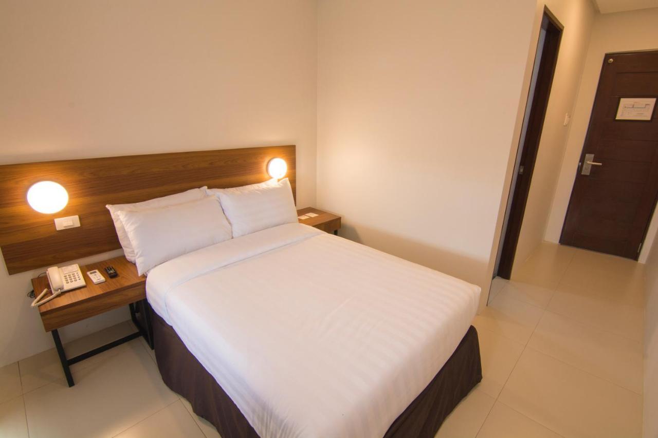 Mango Suites Cauayan Экстерьер фото